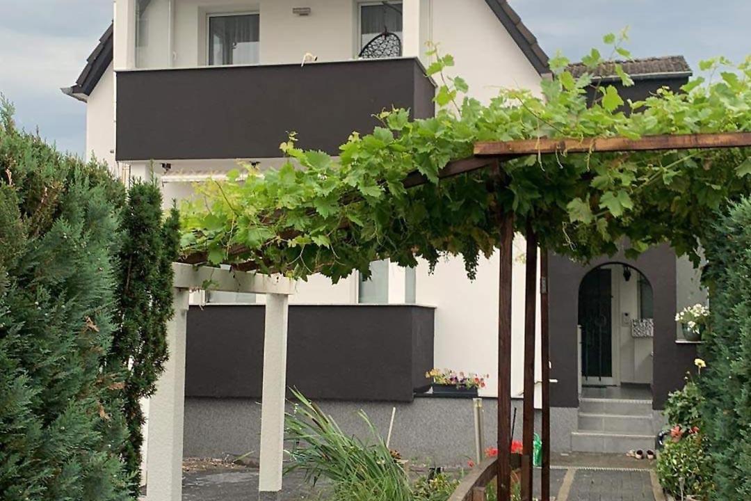 3 Bedroom Apartment In Leverkusen Kültér fotó